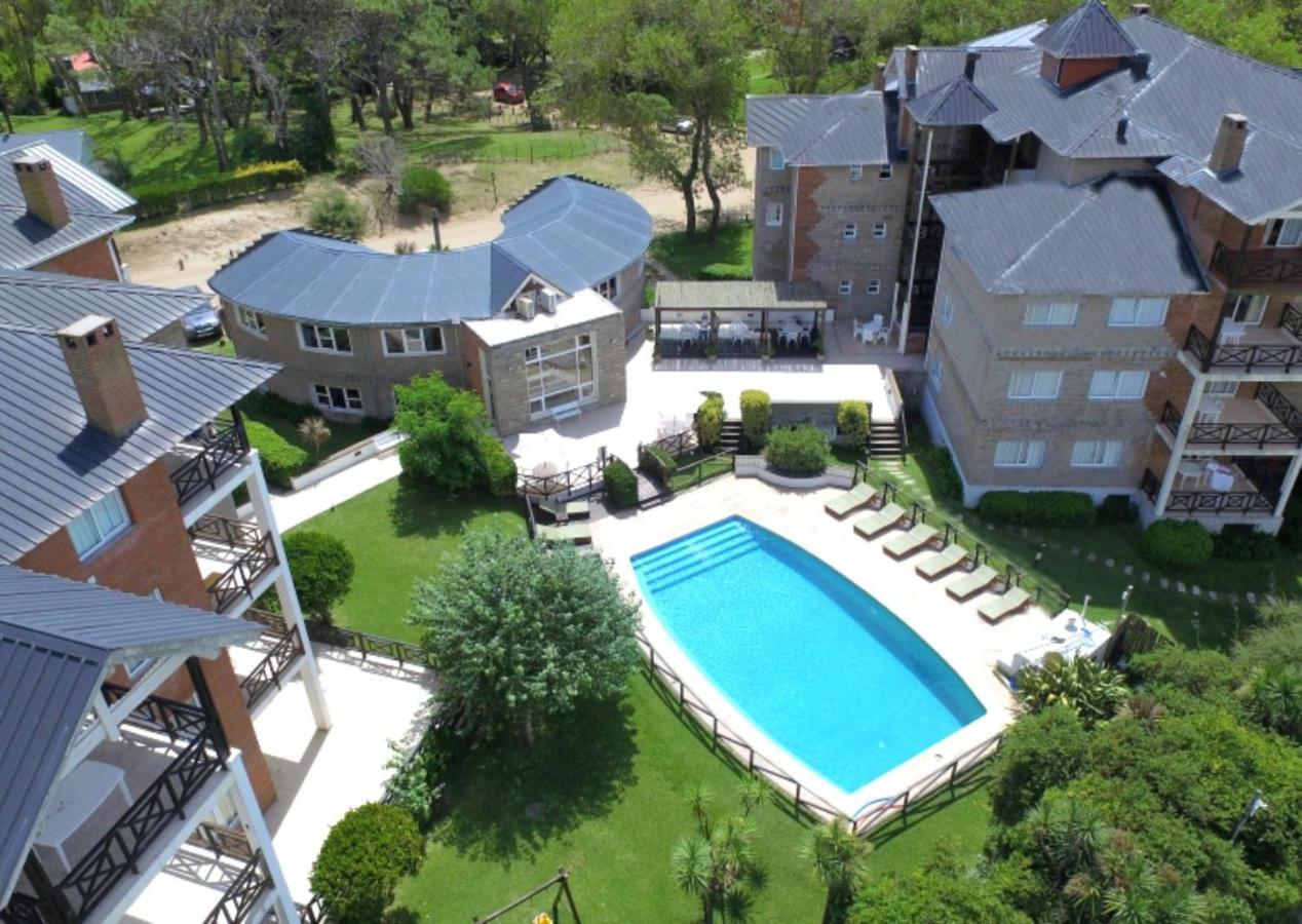 Victoria Village Carilo Esterno foto